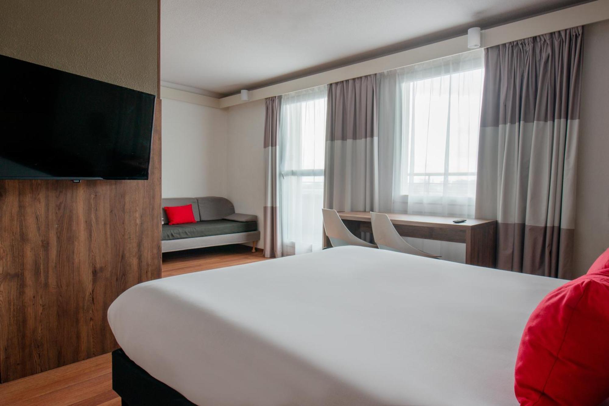 Apartament typu Junior Suite z łóżkiem podwójnym i balkonem